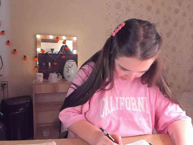 Alicenextdoor webcam