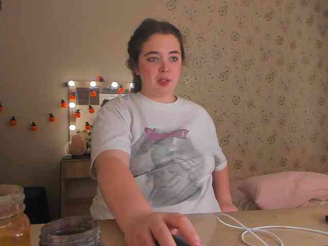 Alicenextdoor webcam
