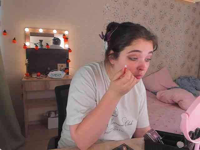Alicenextdoor webcam