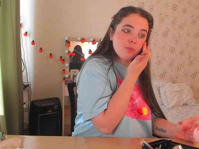 Alicenextdoor webcam