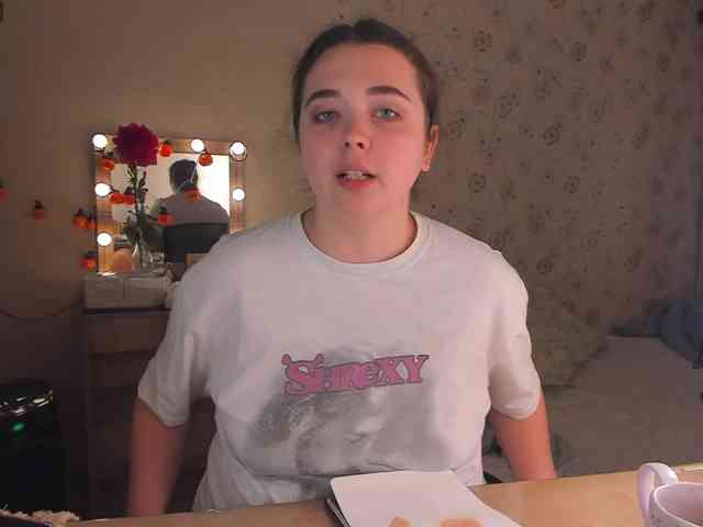Alicenextdoor webcam