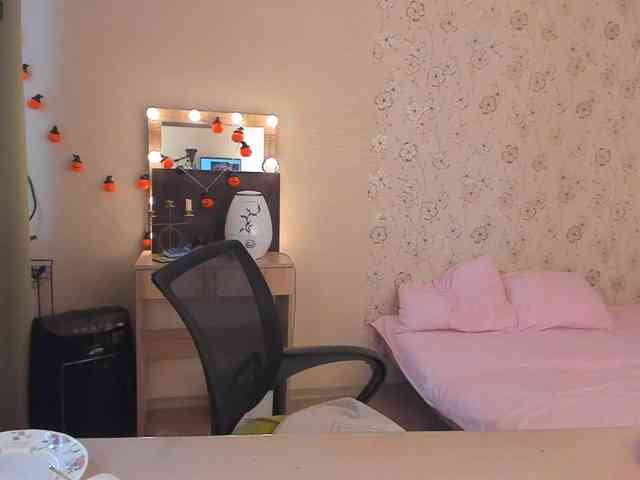 Alicenextdoor webcam