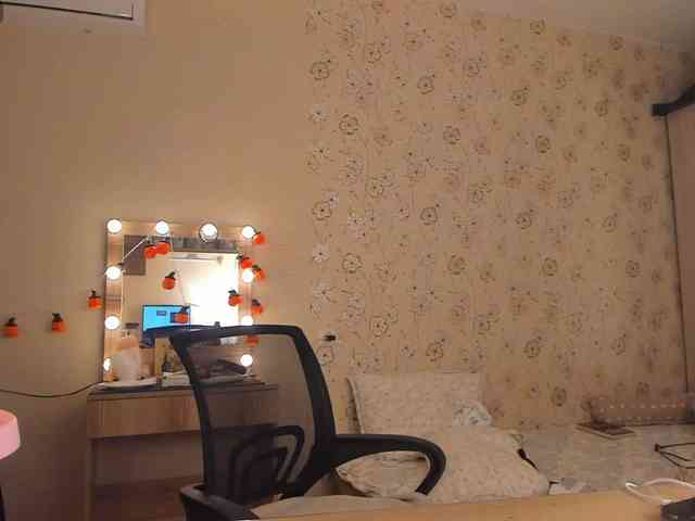 Alicenextdoor webcam