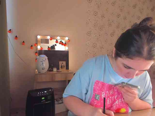 Alicenextdoor webcam