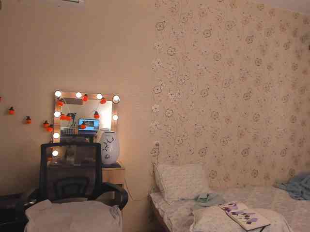 Alicenextdoor webcam