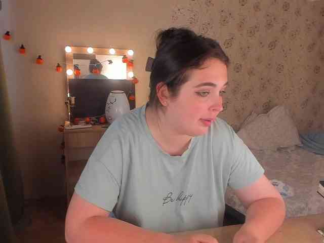 Alicenextdoor webcam