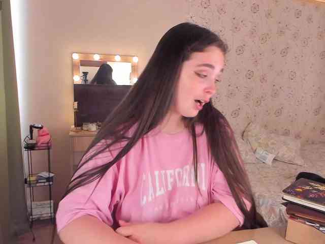 Alicenextdoor webcam