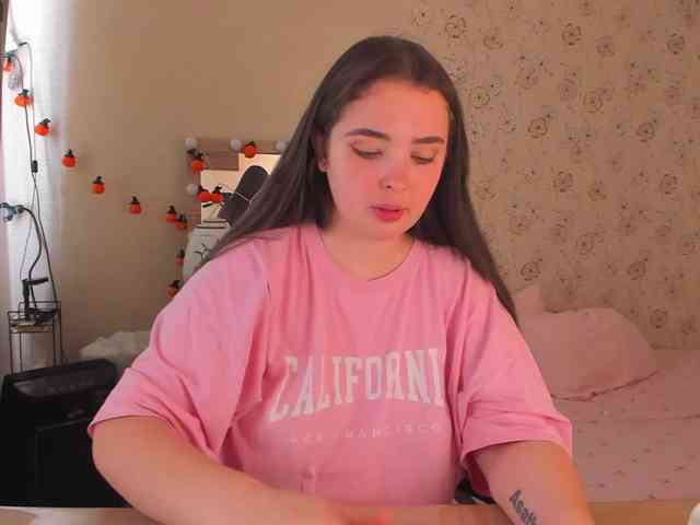 Alicenextdoor webcam