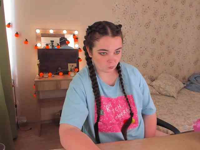 Alicenextdoor webcam
