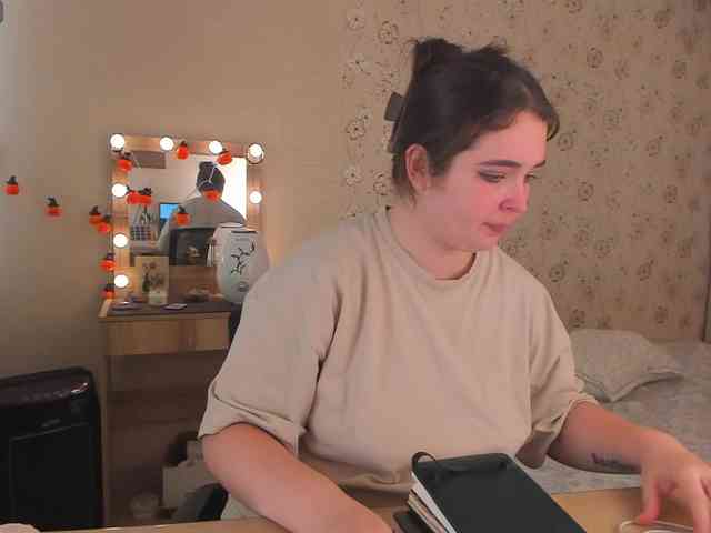 Alicenextdoor webcam
