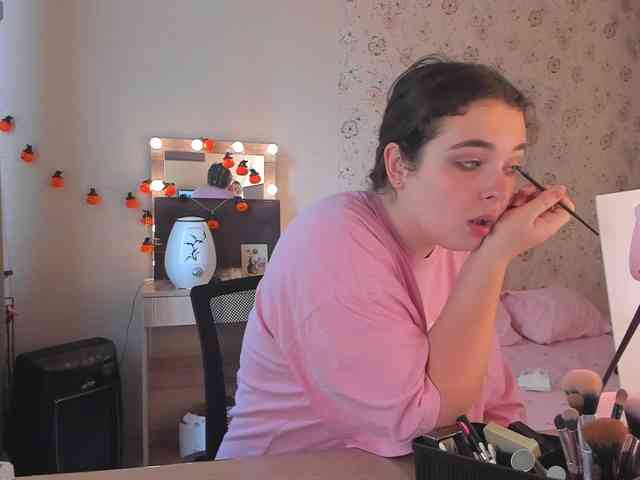 Alicenextdoor webcam