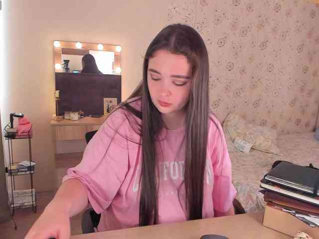 Alicenextdoor webcam