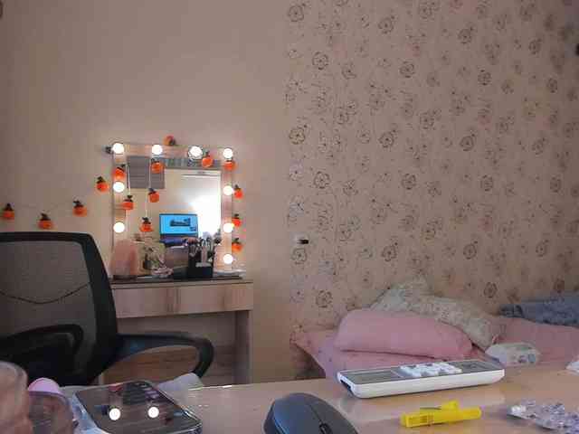 Alicenextdoor webcam