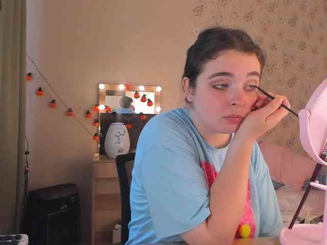 Alicenextdoor webcam