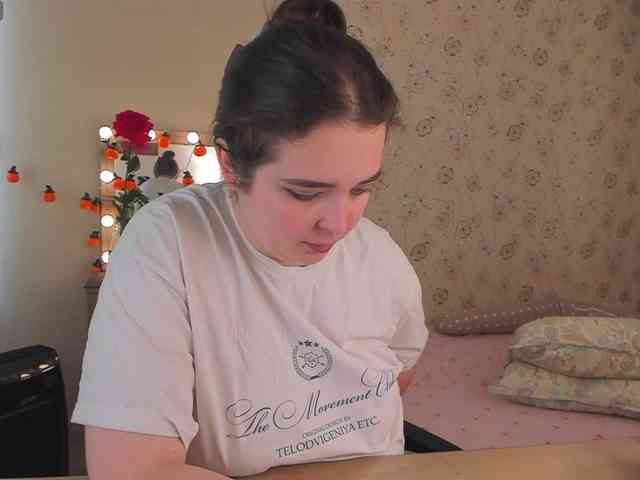 Alicenextdoor webcam