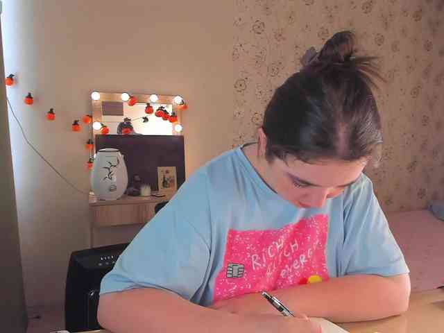 Alicenextdoor webcam