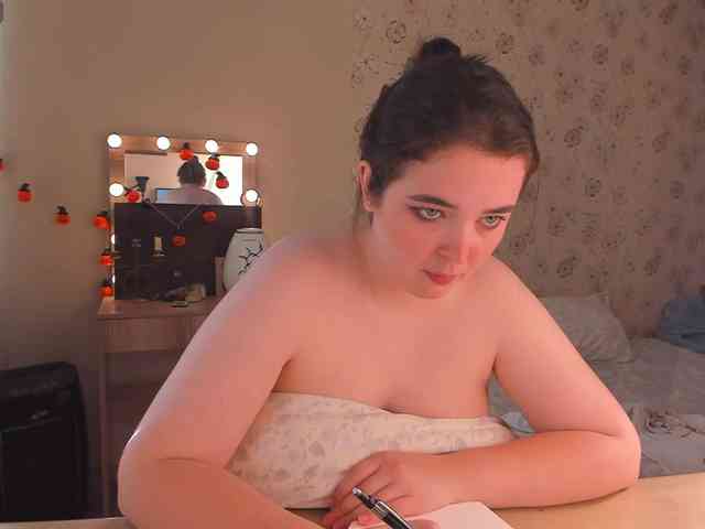 Alicenextdoor webcam