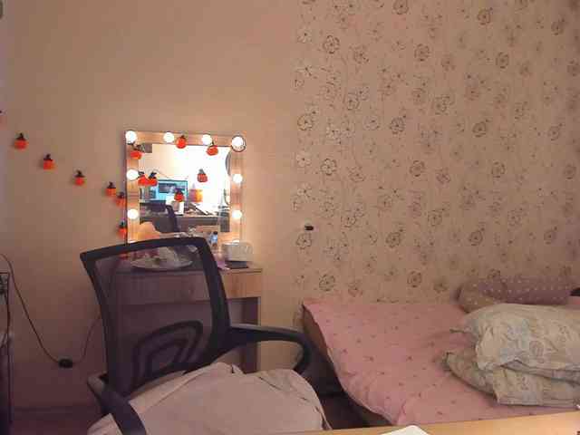 Alicenextdoor webcam