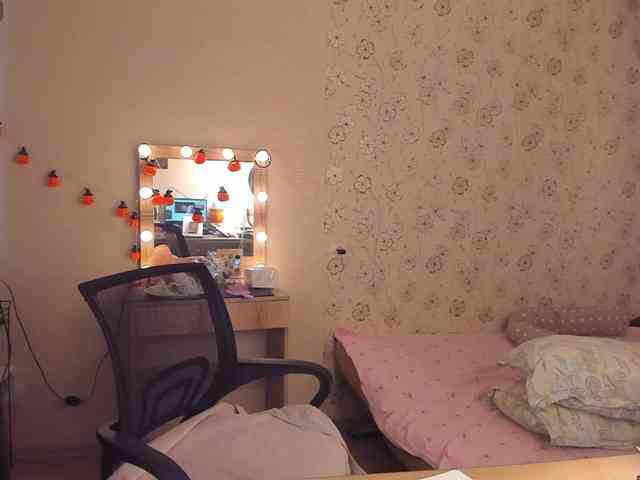Alicenextdoor webcam