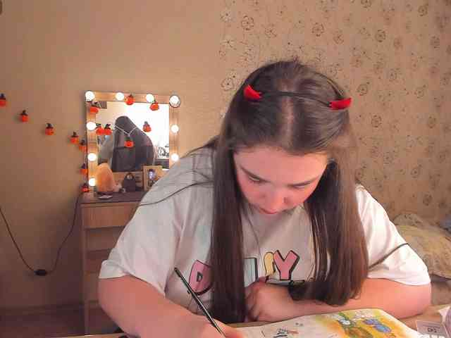 Alicenextdoor webcam