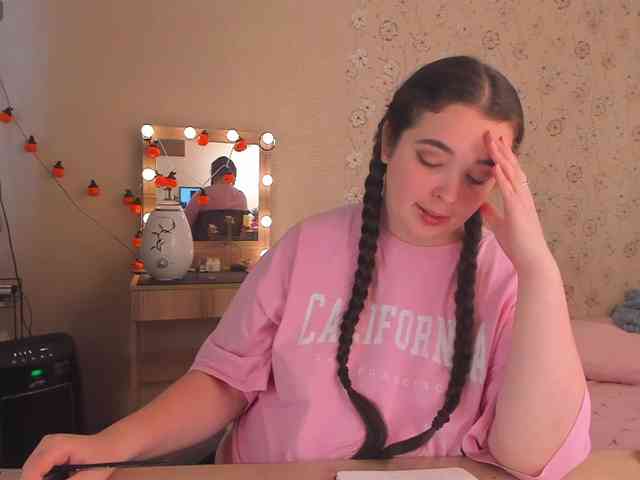 Alicenextdoor webcam
