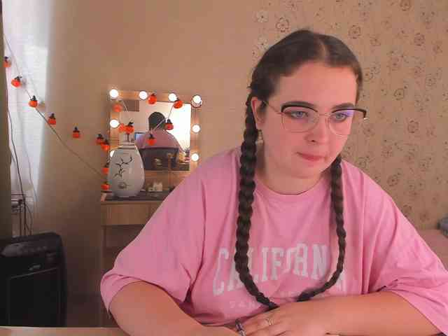 Alicenextdoor webcam