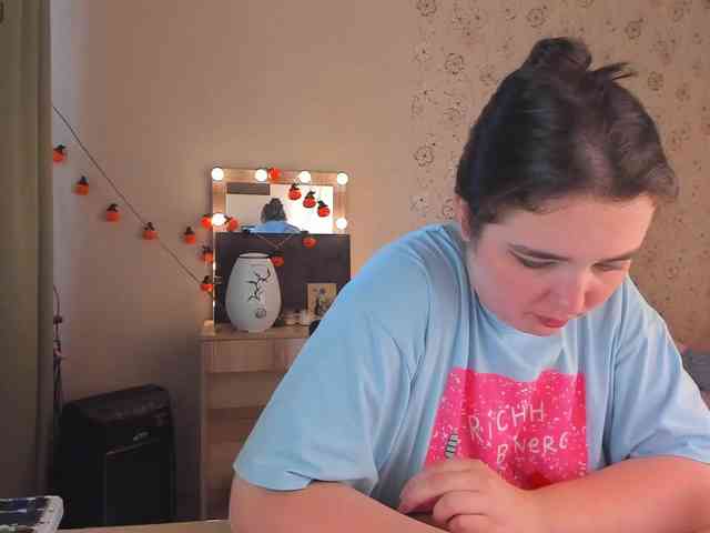 Alicenextdoor webcam