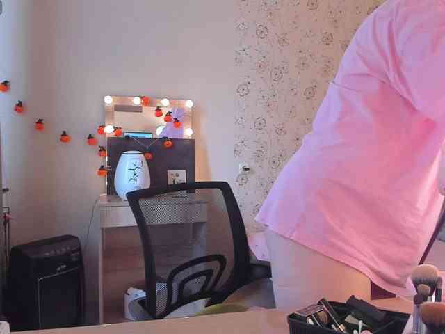 Alicenextdoor webcam