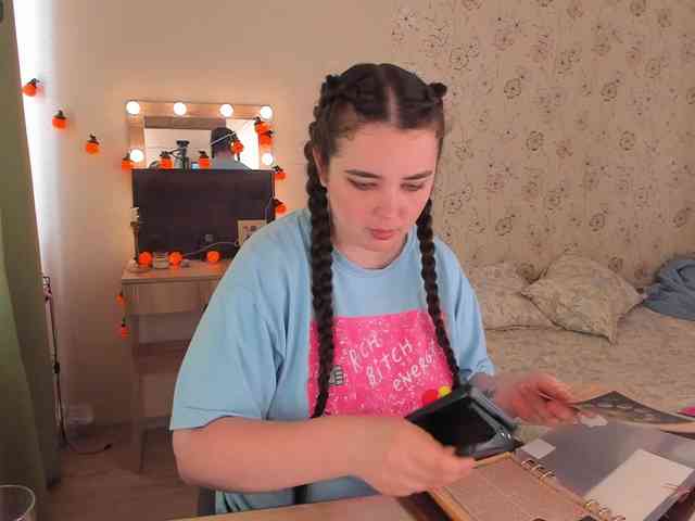 Alicenextdoor webcam