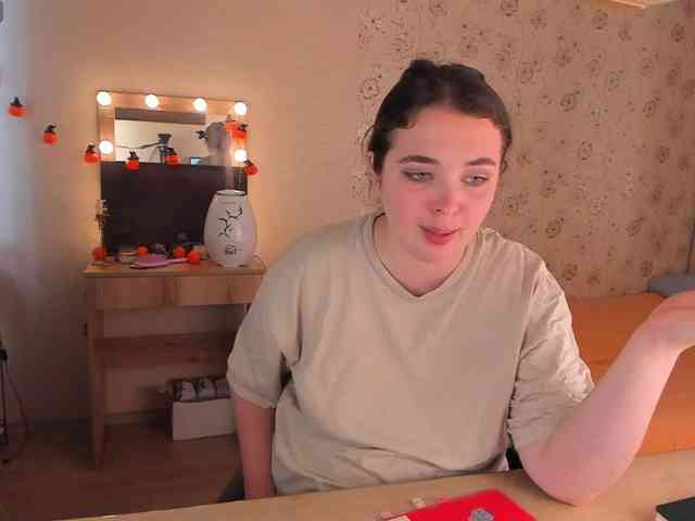 Alicenextdoor webcam