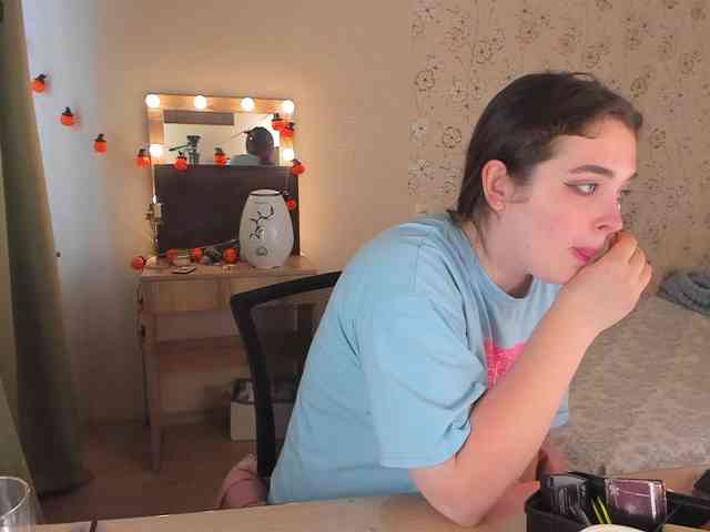 Alicenextdoor webcam