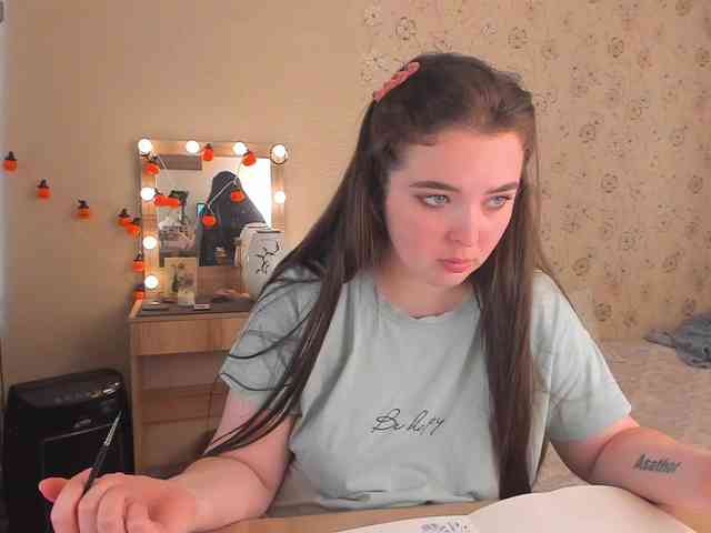 Alicenextdoor webcam