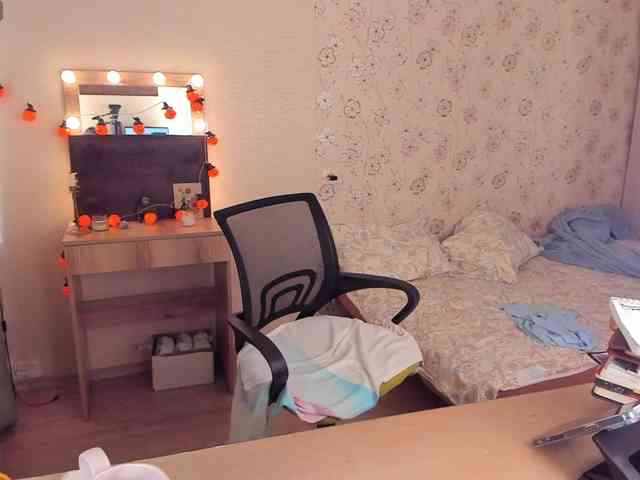 Alicenextdoor webcam
