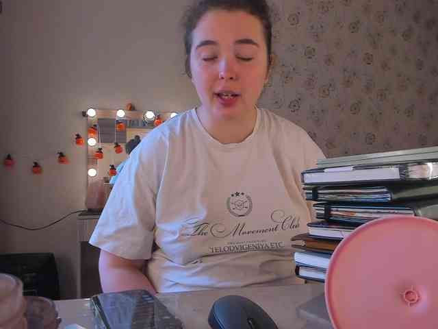 Alicenextdoor webcam