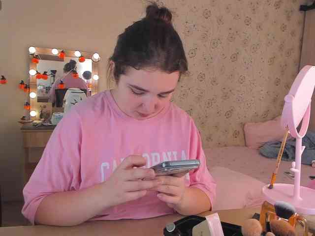 Alicenextdoor webcam