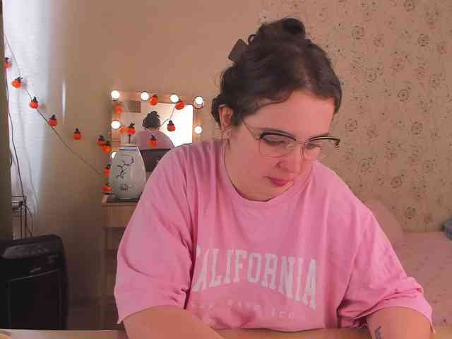 Alicenextdoor webcam
