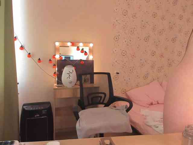 Alicenextdoor webcam