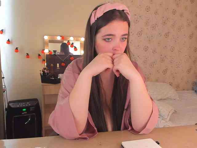 Alicenextdoor webcam