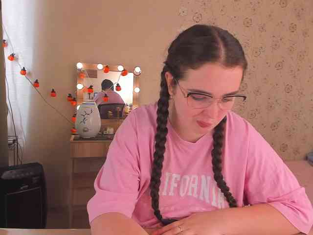 Alicenextdoor webcam