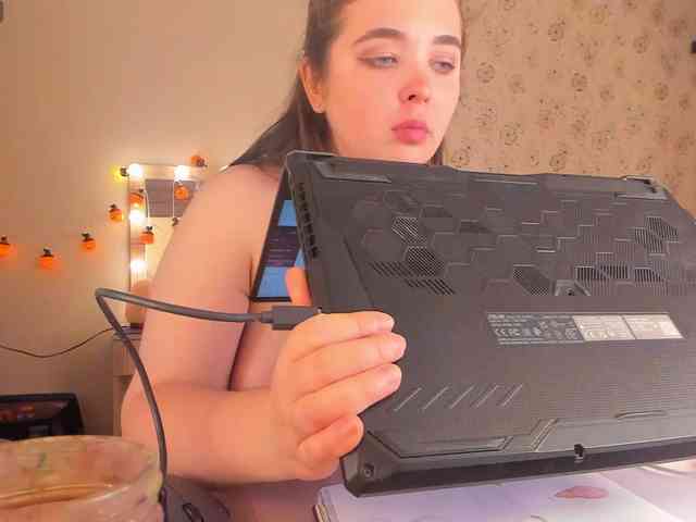 Alicenextdoor webcam