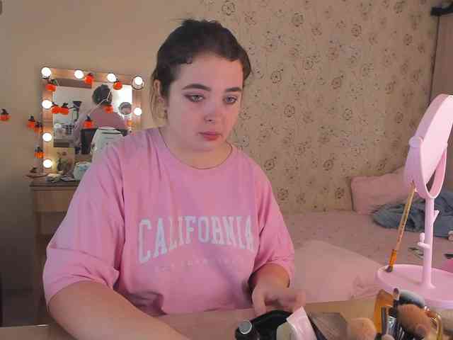 Alicenextdoor webcam