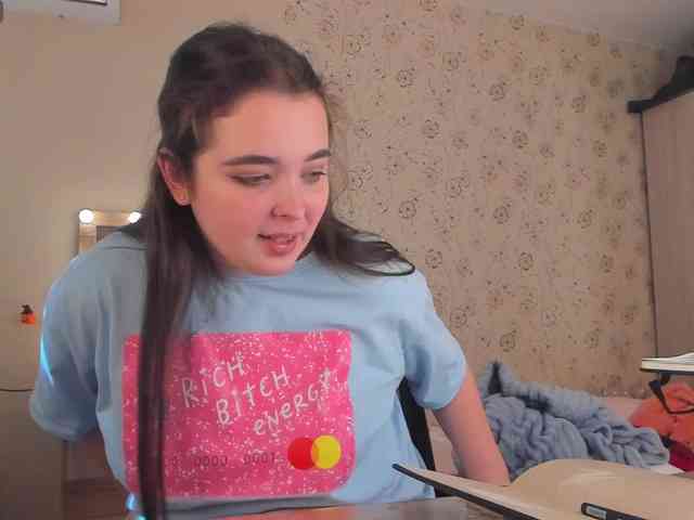 Alicenextdoor webcam