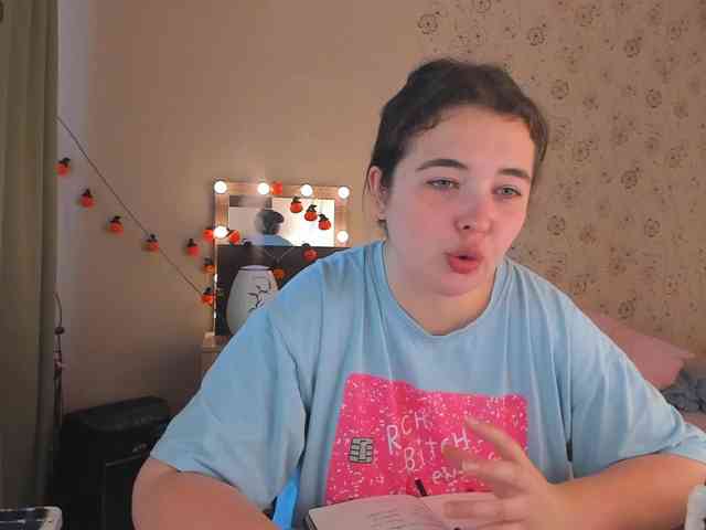Alicenextdoor webcam