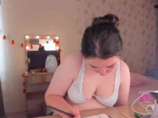 Alicenextdoor webcam