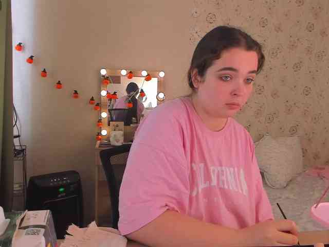 Alicenextdoor webcam