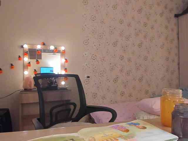 Alicenextdoor webcam