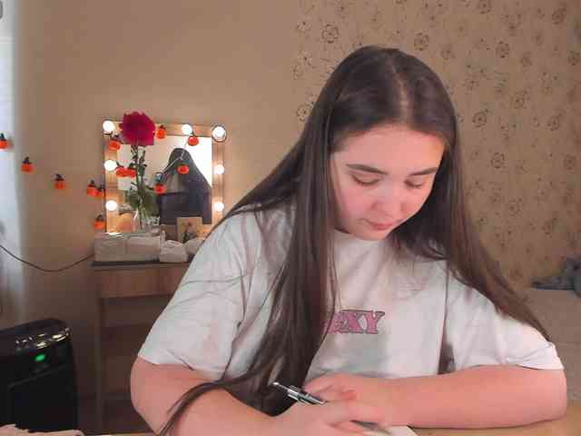 Alicenextdoor webcam