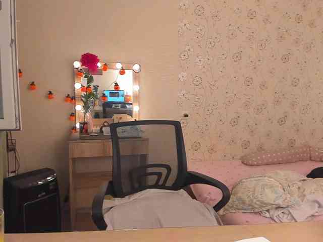 Alicenextdoor webcam