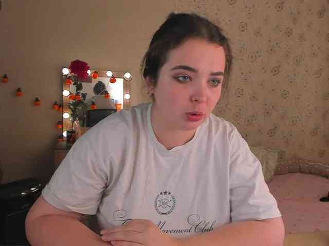 Alicenextdoor webcam