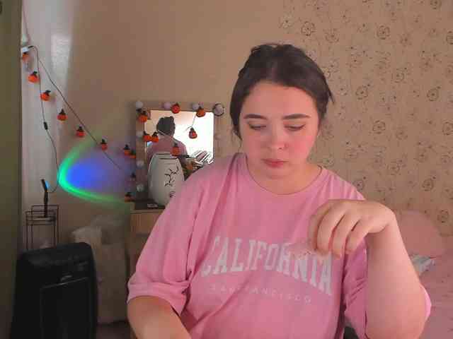 alicenextdoor's live room